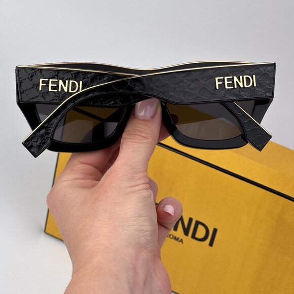 Fendi LEATHER LIMITED EDITION FE40126I 01A Women NEW AUTHENTIC Sunglasses Square - Picture 3 of 9